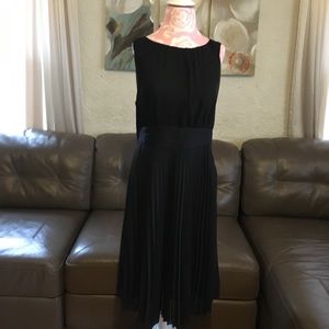 Black Pleated Sleeveless Dress